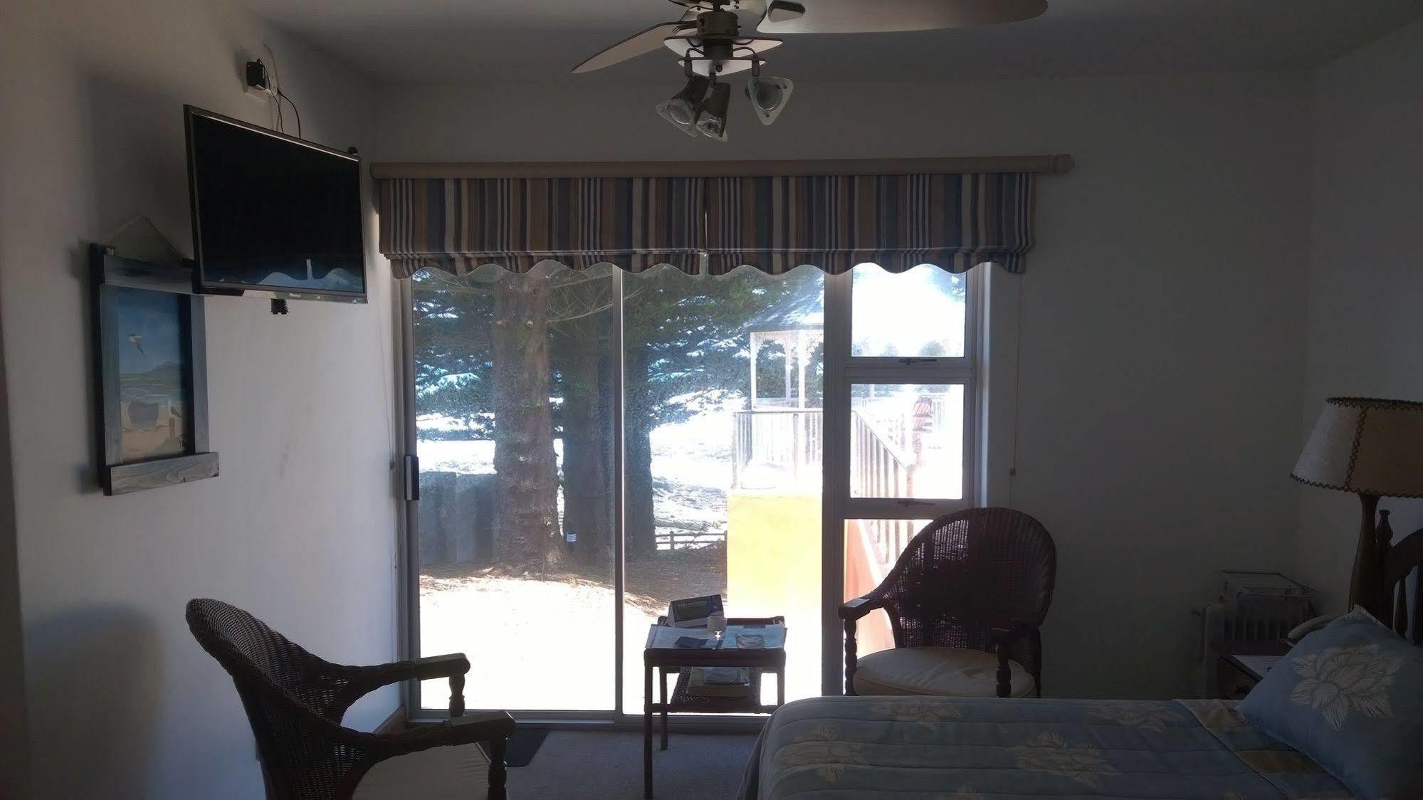 Sea Otters Lodge Kini Bay Экстерьер фото